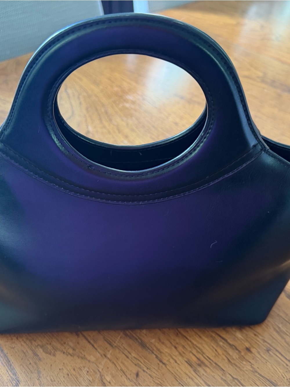 Vintage look black Leather look Handbag with Circular Cutout Handle